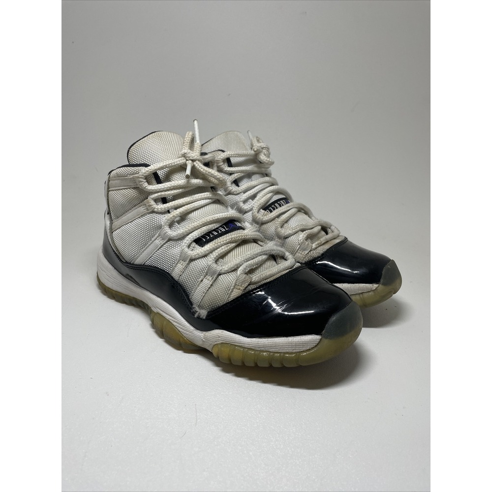 Nike Air Jordan 11 Retro Concord 2018 size 7Y GS OG XI 378038–100 Black White